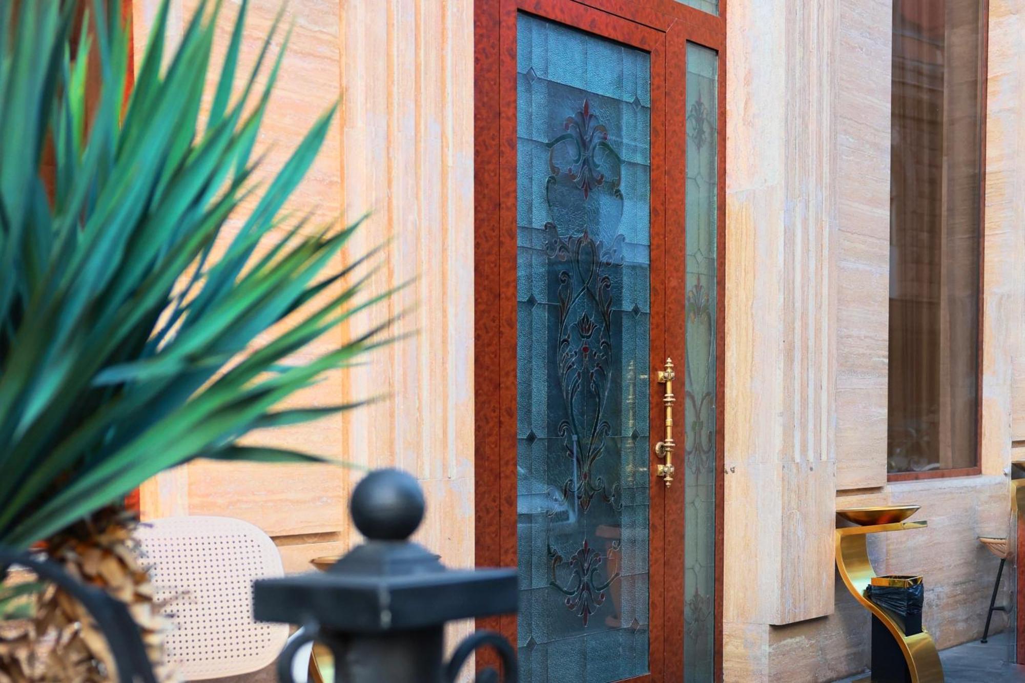 Royal Renaissance Hotel Ereván Exterior foto