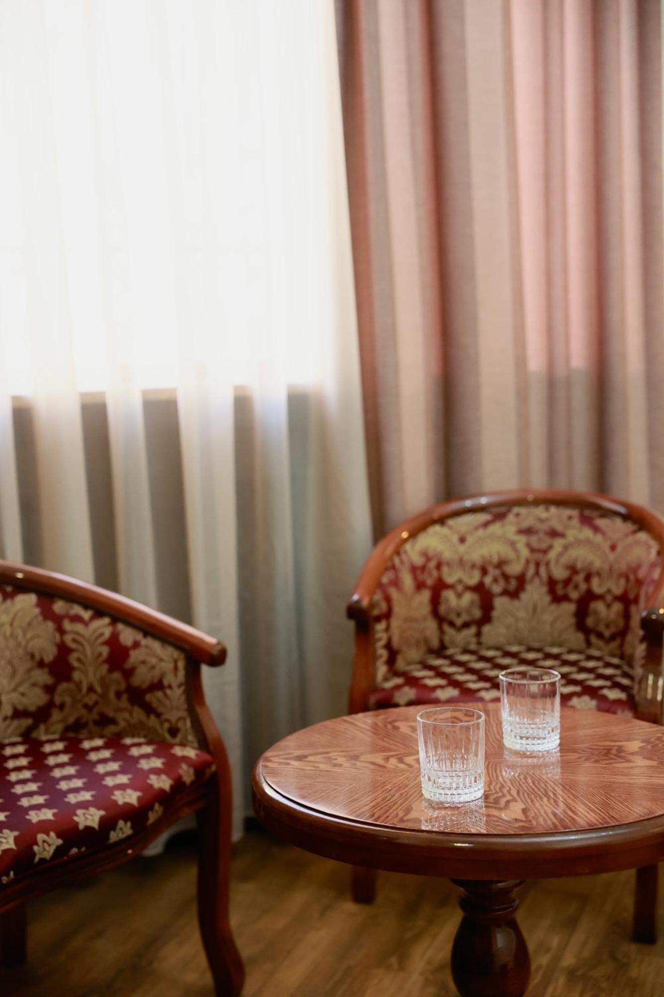 Royal Renaissance Hotel Ereván Habitación foto